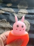 Gniotek squishy antystresowy królik-różowy marchewka