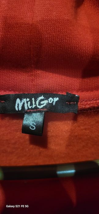 Женский свитшот.