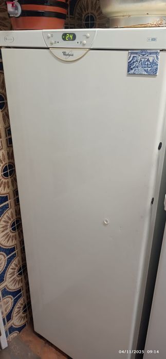 Arca vertical Whirlpool