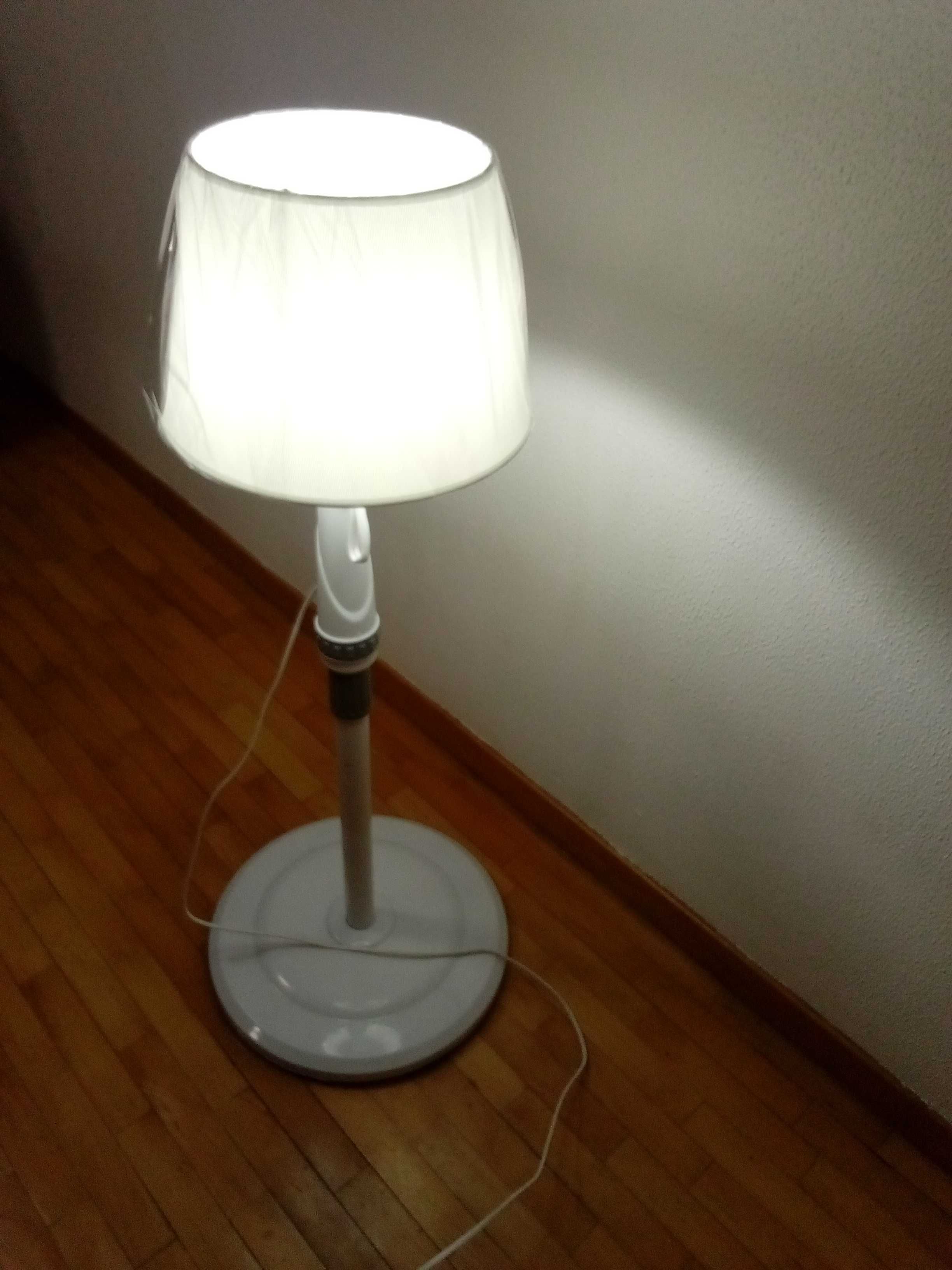 Candeeiro de  pé