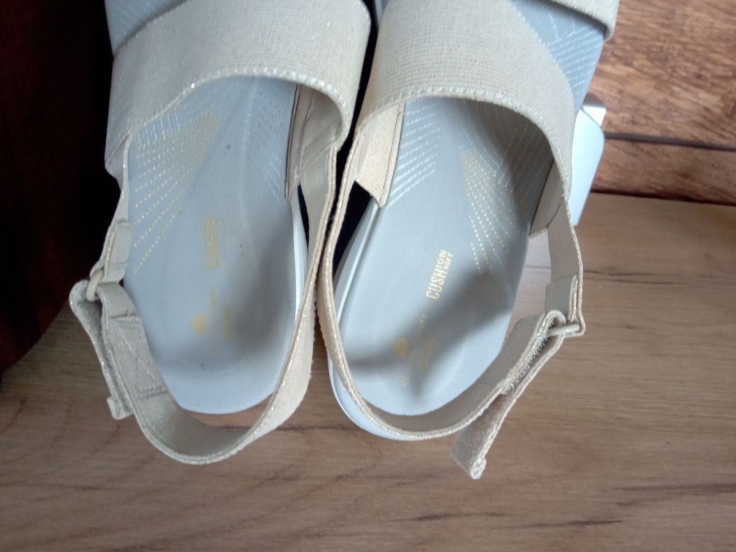 Sandały Clarks Cusion Soft rozmiar 41
