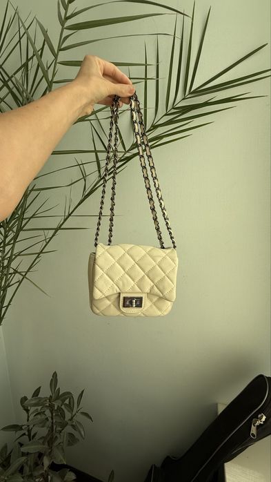 Шкіряна жіноча сумка типу Chanel