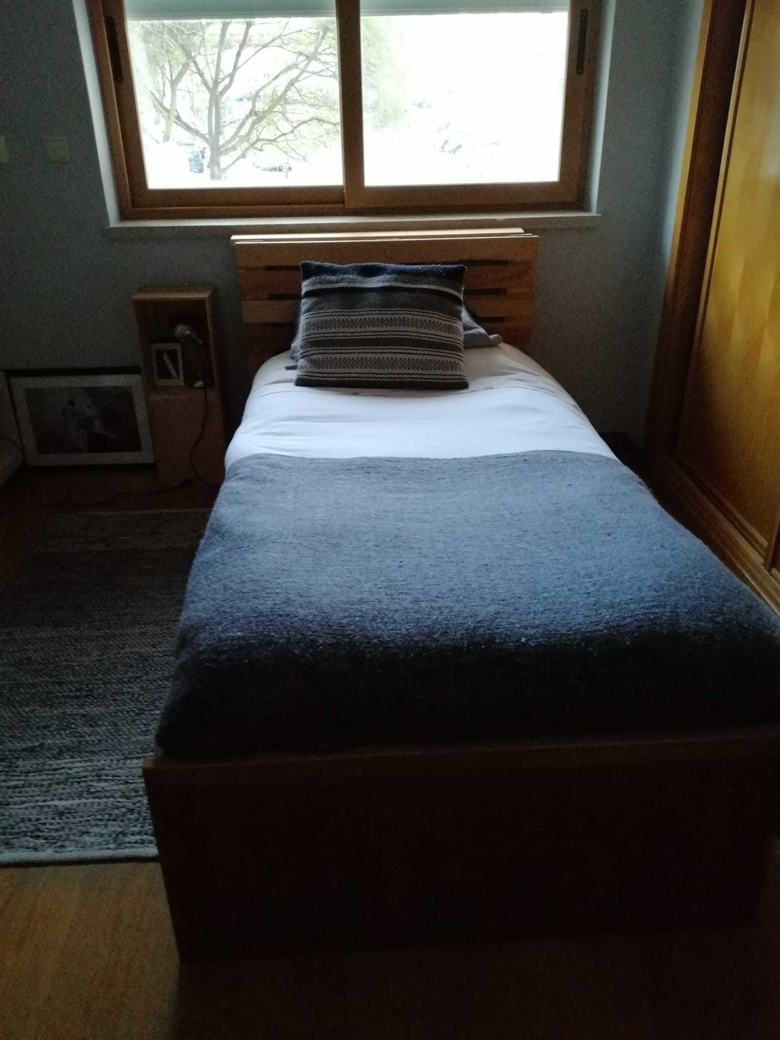 Cama Solteiro c/ 3 gavetas e colchão duplo