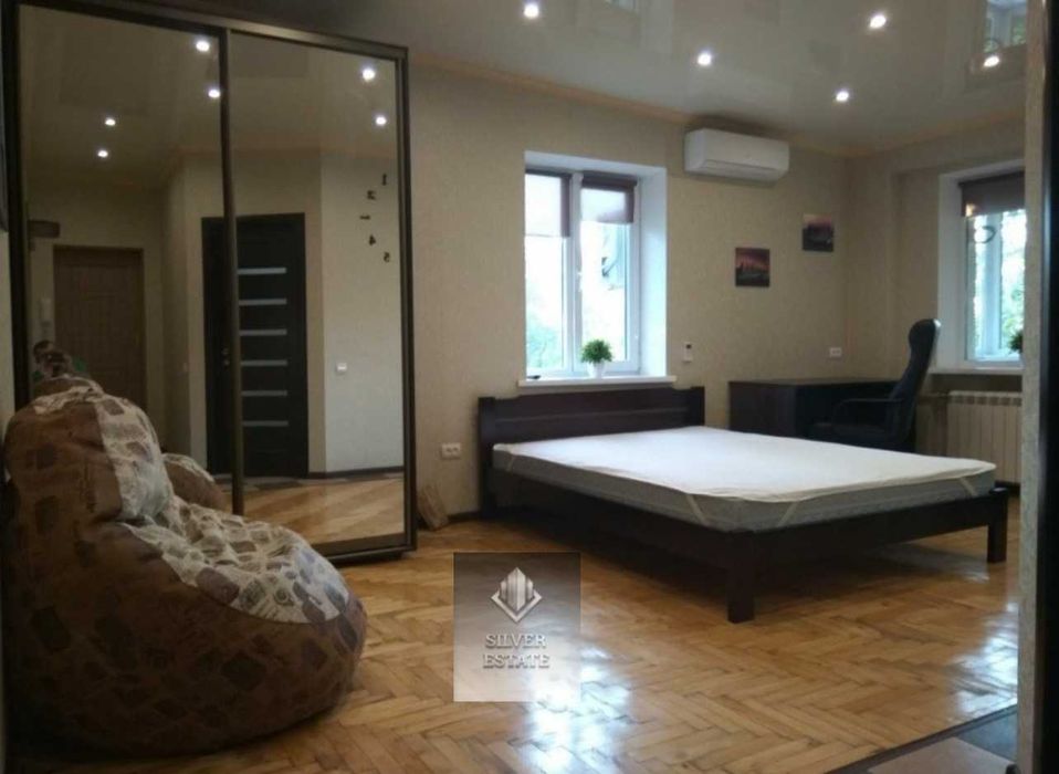 Сучасна 1к квартира в центрі міста.