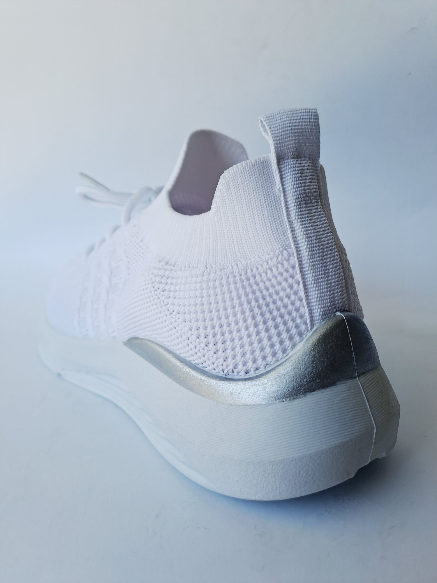 Buty sportowe, trampki, slip-on, białe wiązane 36,37,38,39