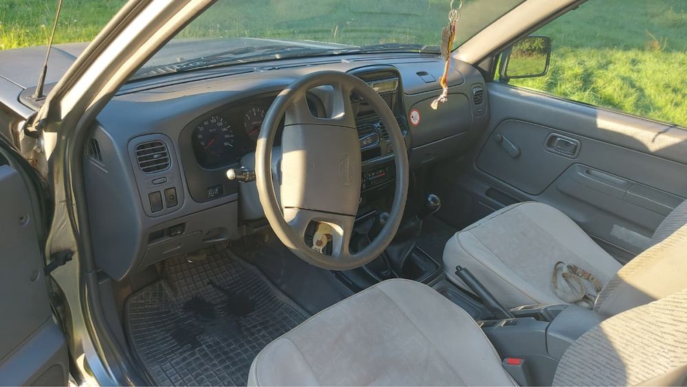 Nissan Pickup 2,4 benzyna+gaz 4x4 rok 2000