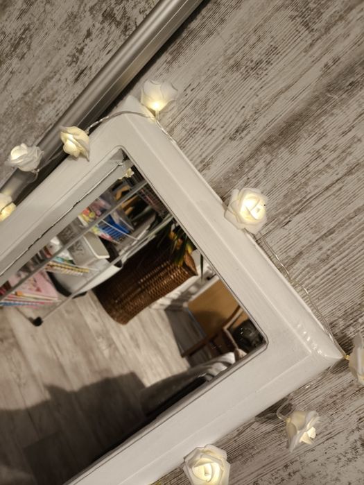 Lustro ozdobne z różyczkami