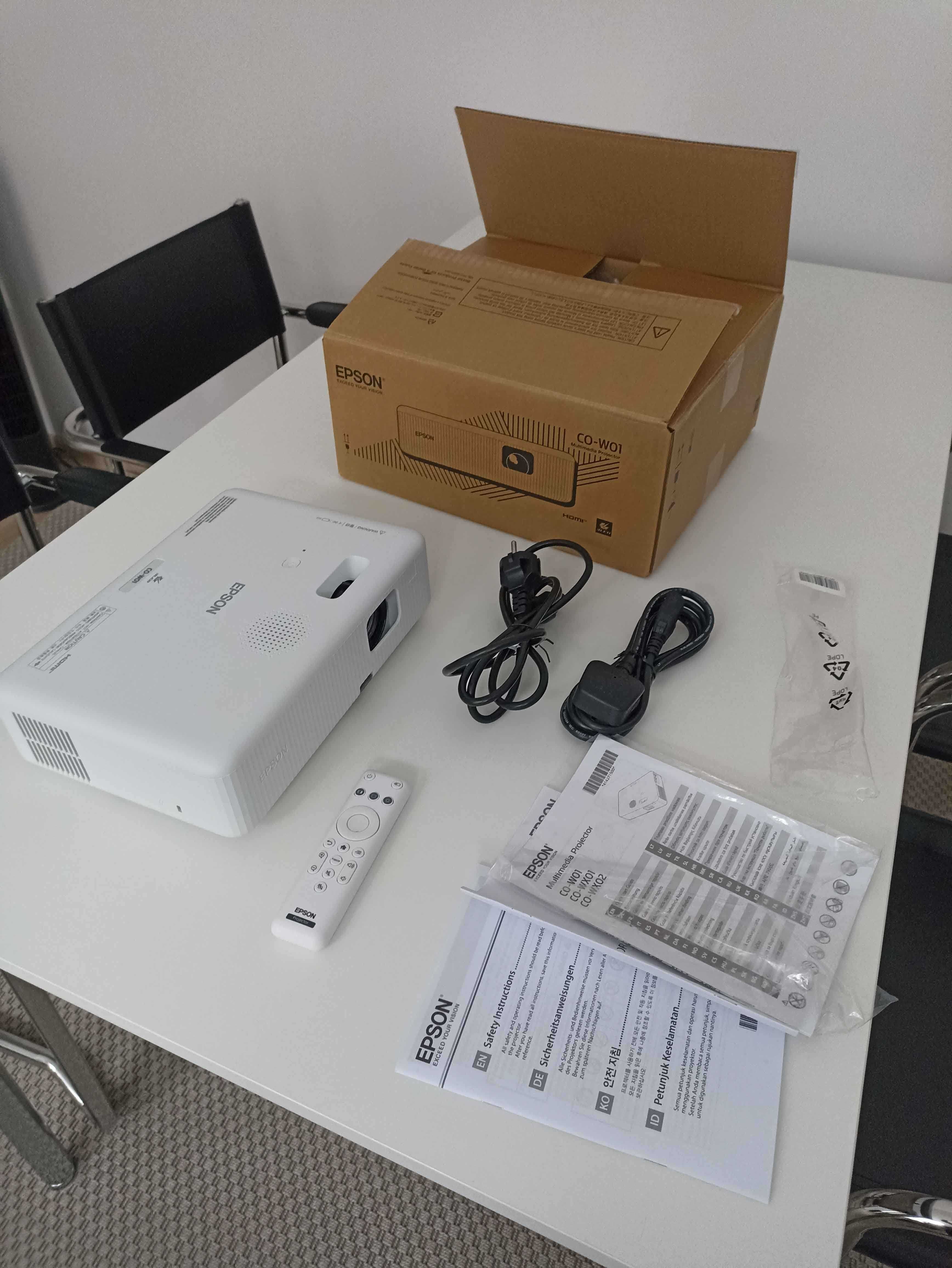 Do sprzedania  Projektor EPSON CO-W01
