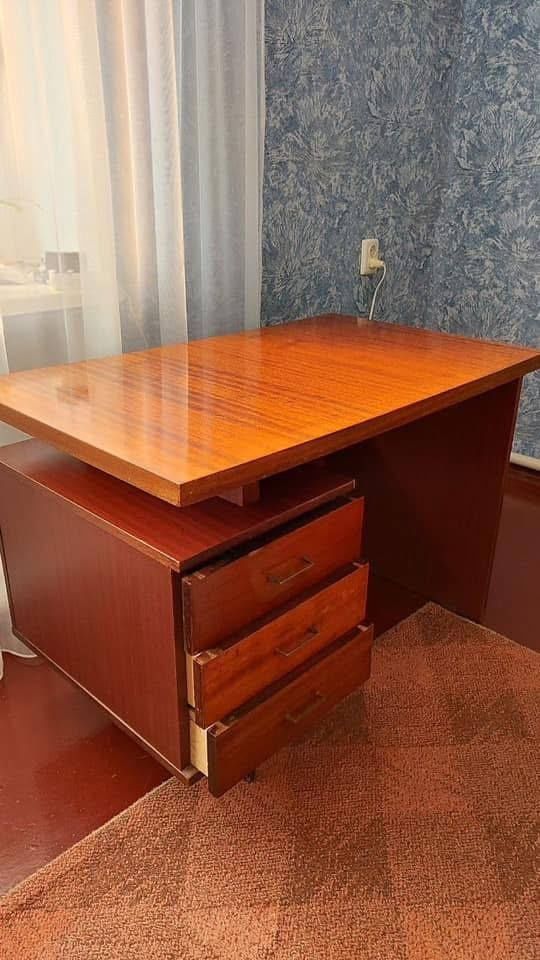 Продам стіл письмовий