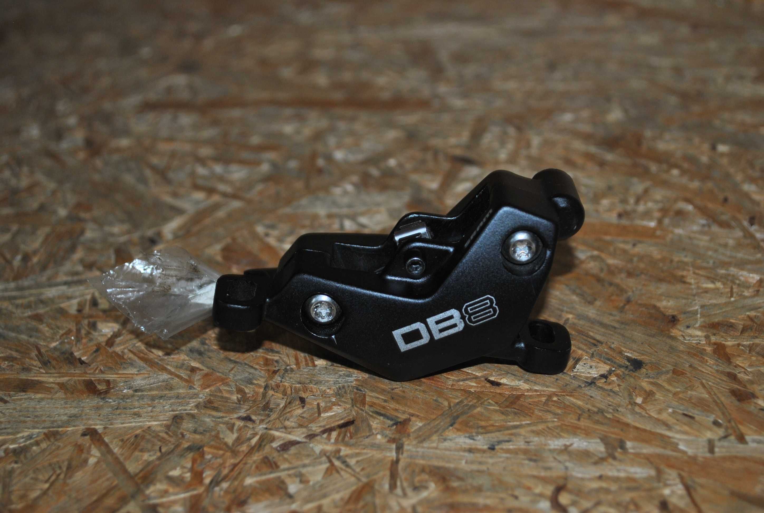 Iealny Zacisk hamulca tarczowego SRAM DB8 Enduro 4 tłoki 2