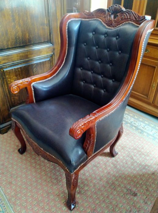 Stylowy gabinetowy fotel uszak