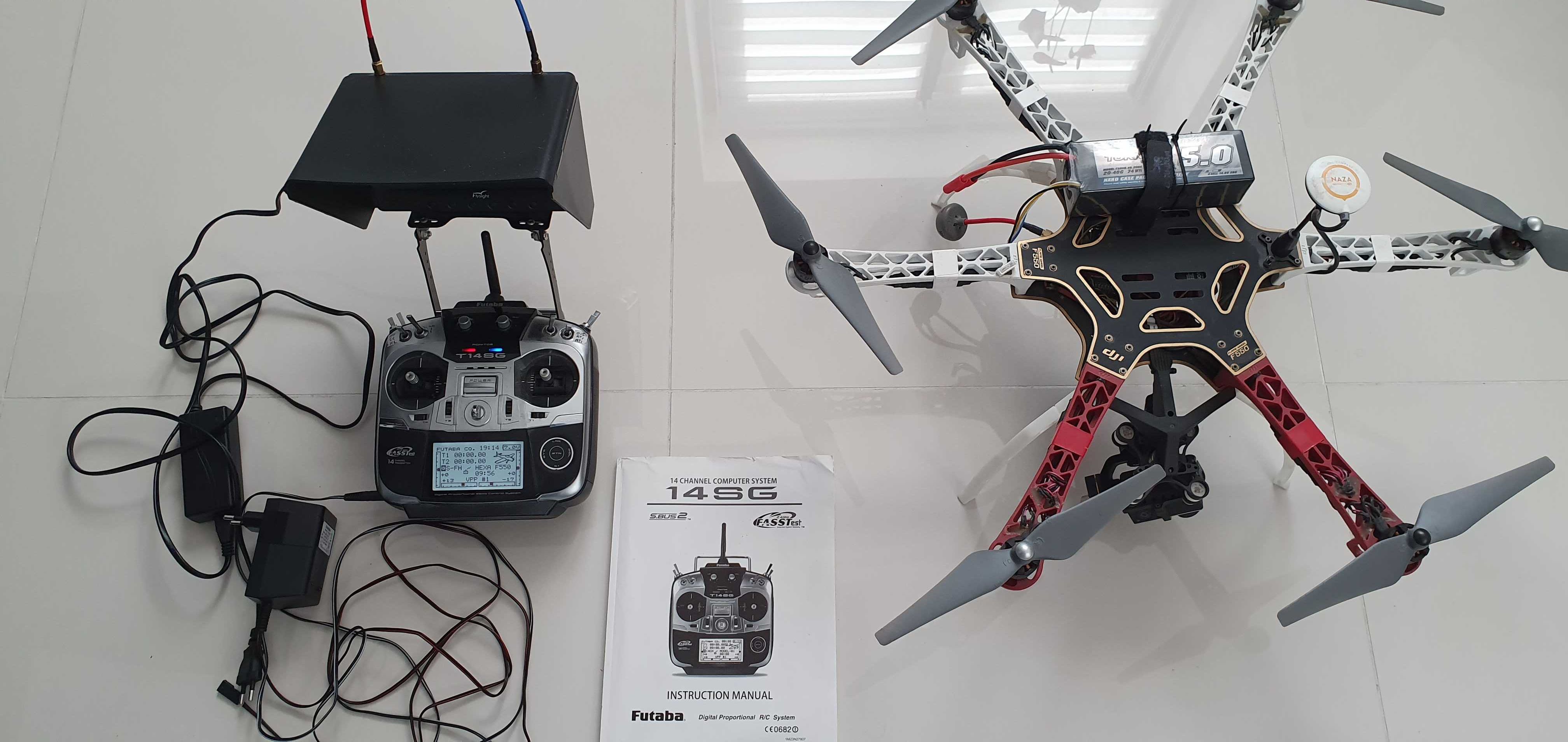 Duży Dron z Radiem , kamerą GoPro, stabilizator