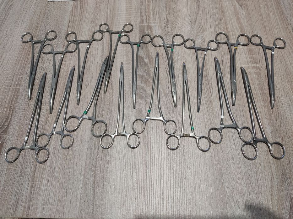 17 Pinças cirúrgicas
