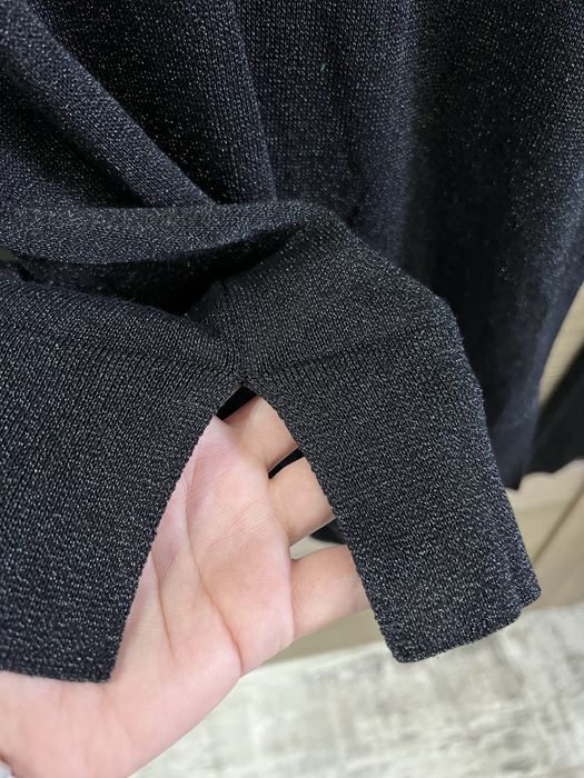 Sweter czarny połysk Mango