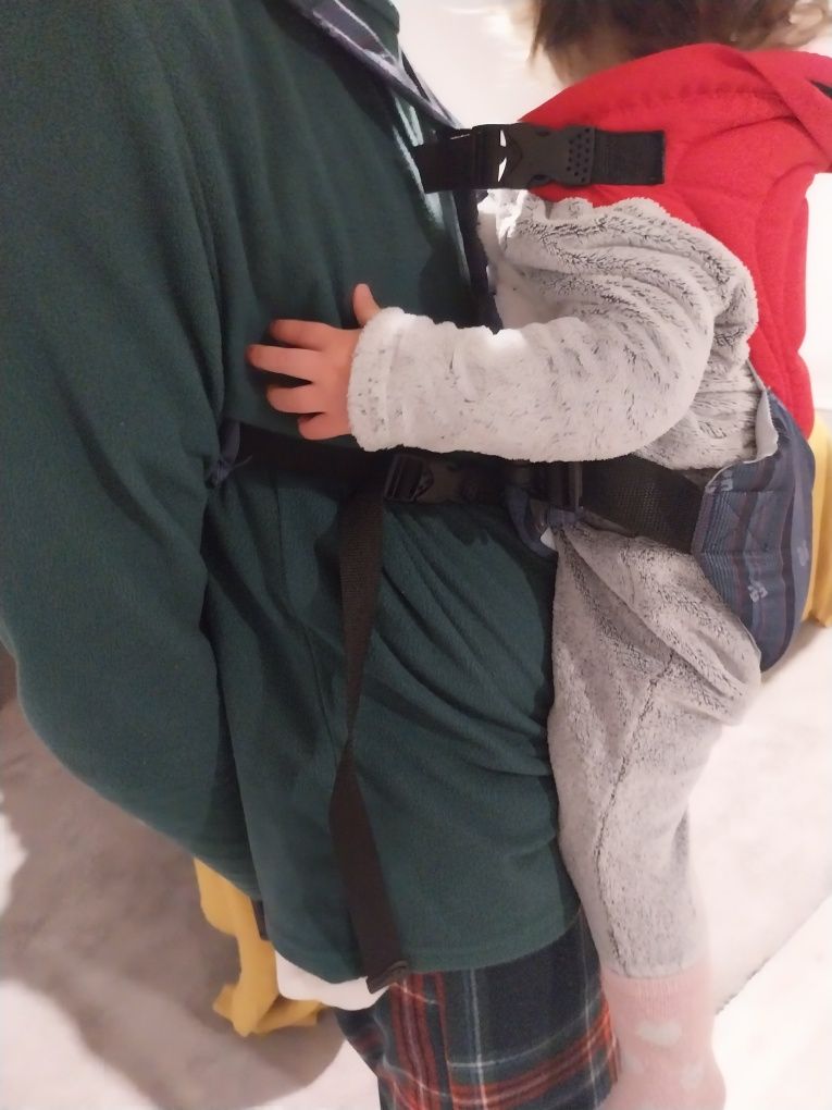 Marsúpio Chicco azul e vermelho