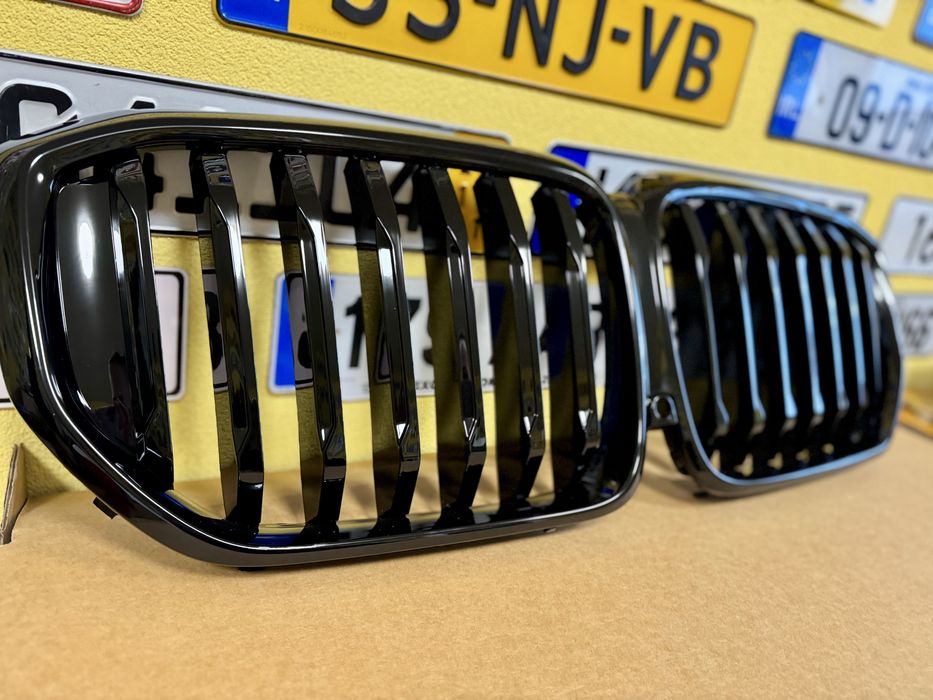 Решітка радіатора  BMW X5 G05 LCI 2023+  Ресталінг ноздрі 51137454887