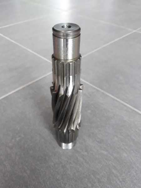 Wałek sprzęgła zapadkowego prawy KEMPER 345 (prawy mały rotor) 81879