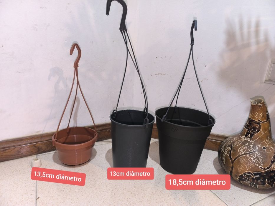 Vasos e floreiras variados