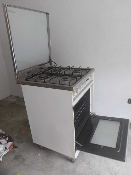 Fogão com forno, usado