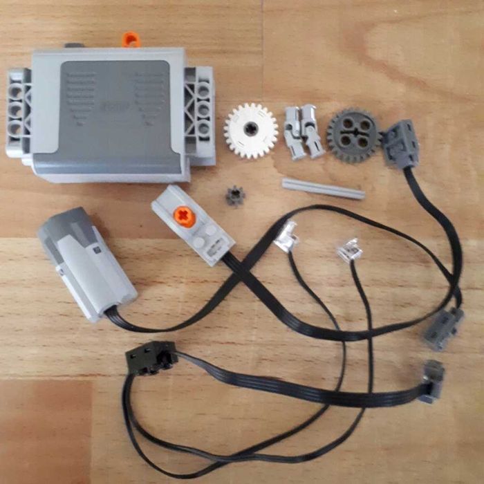 LEGO Technic 8293 Silnik z Power Function .