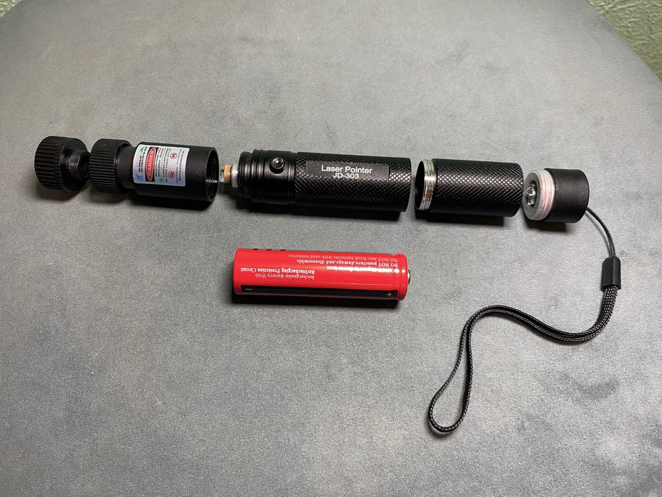 Мощная лазерная указка. Дальность до 15 км. С аккумулятором и зарядкой