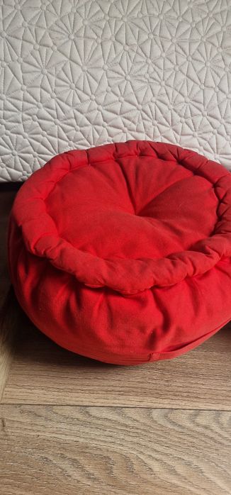 Pufa / poducha czerwona gruby materiał