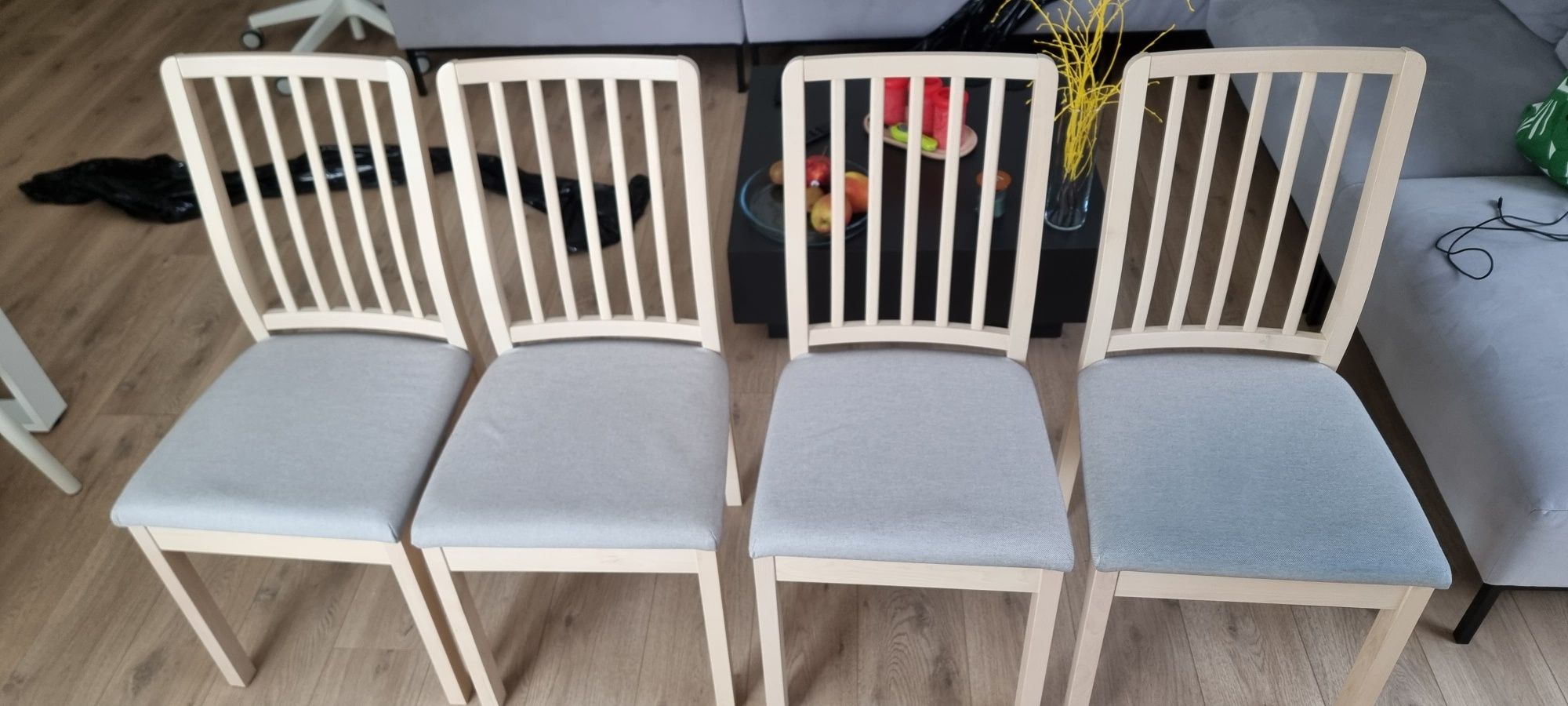 Sprzedam 4 krzesła Ikea.