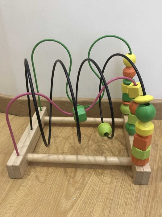 Montanha russa em madeira para crianças