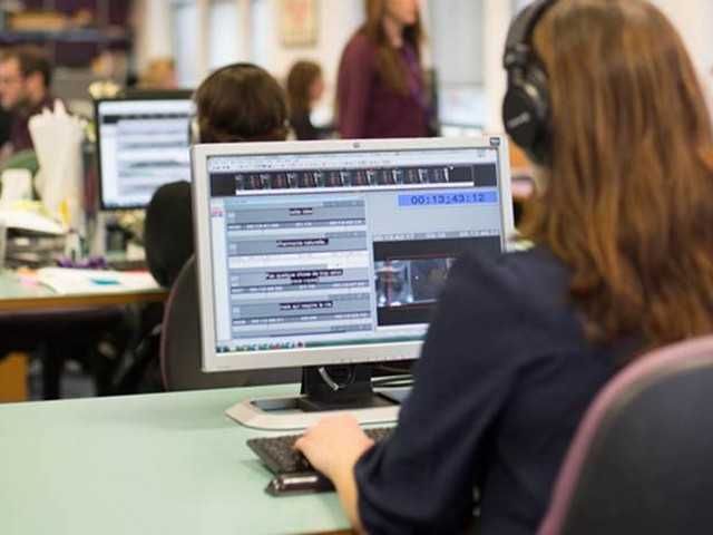 Revisão de texto, tradução e legendagem