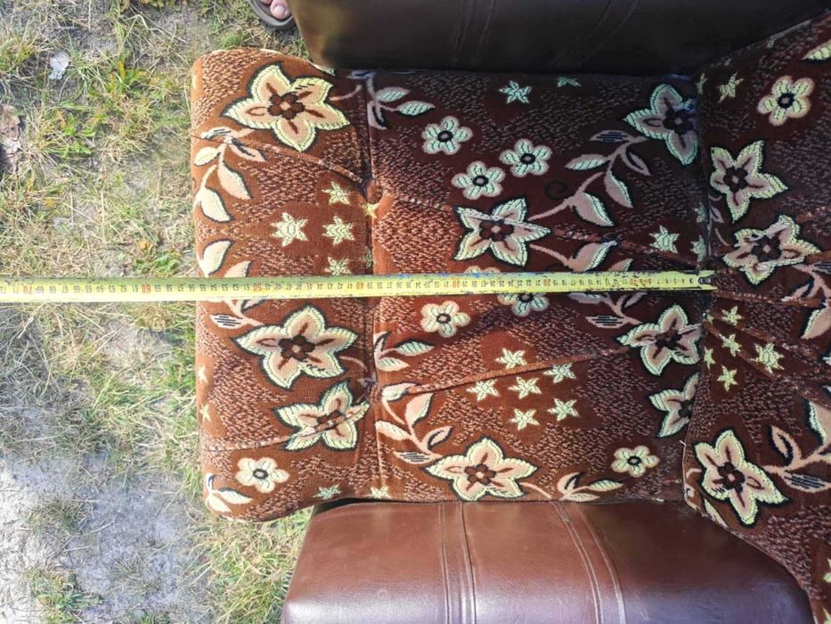 Крісла мякі 2 штуки в доброму стані