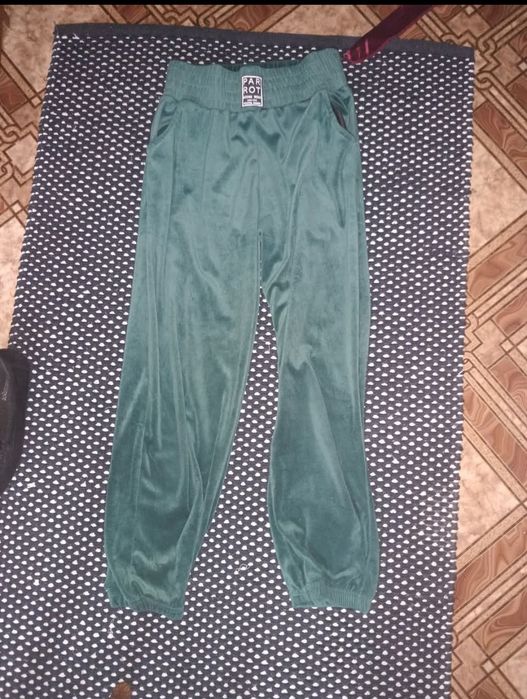 Komplet.             .