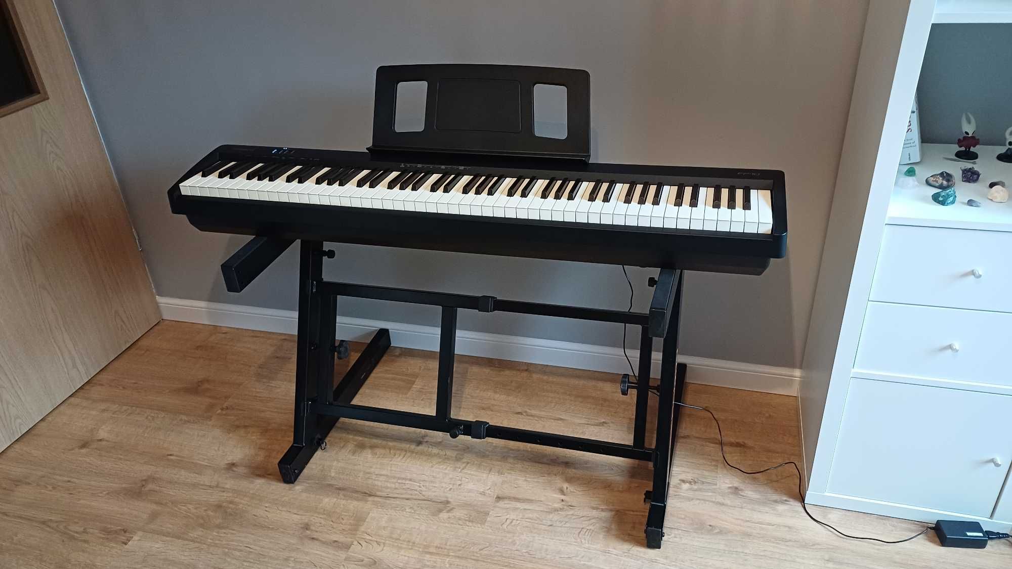 Pianino cyfrowe Roland FP-10 z pokrowcem i stojakiem