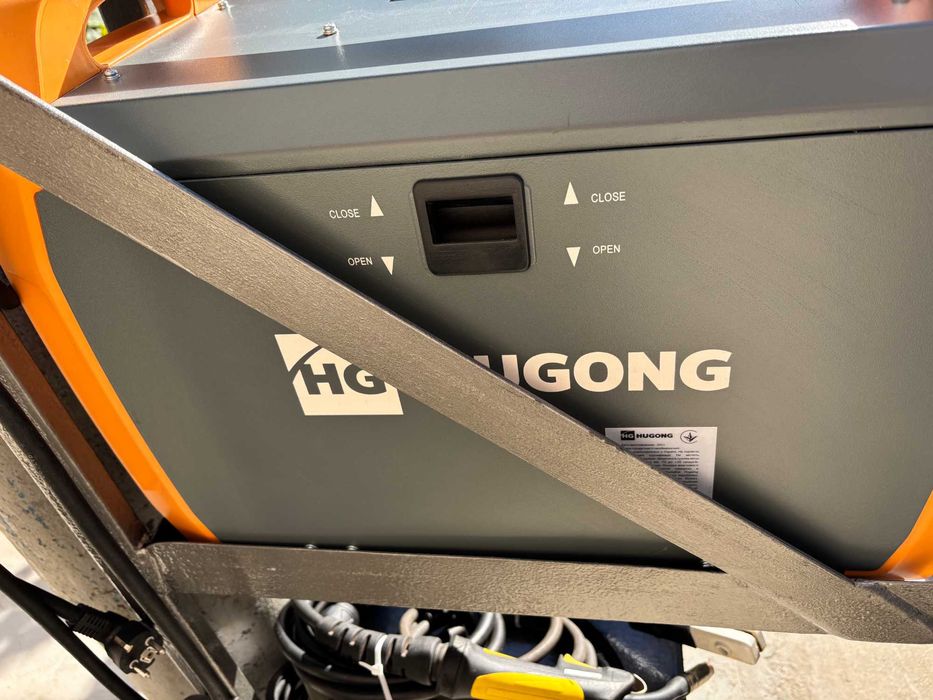 Зварювальний напівавтомат Hugong ExtreMig 200 LCD
