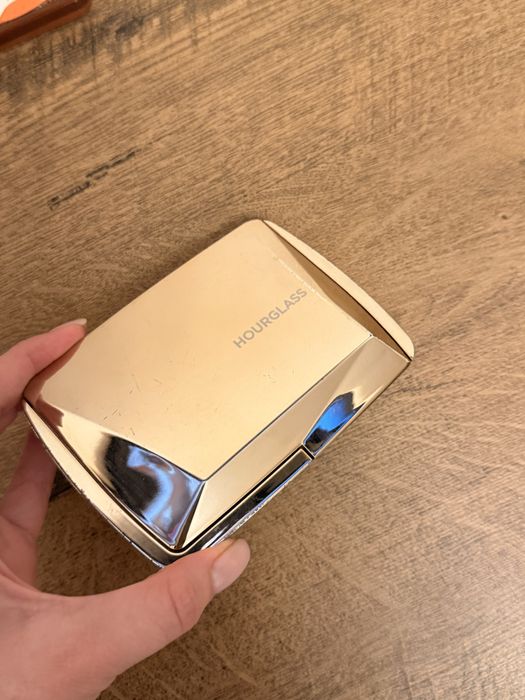 Палетка Hourglass