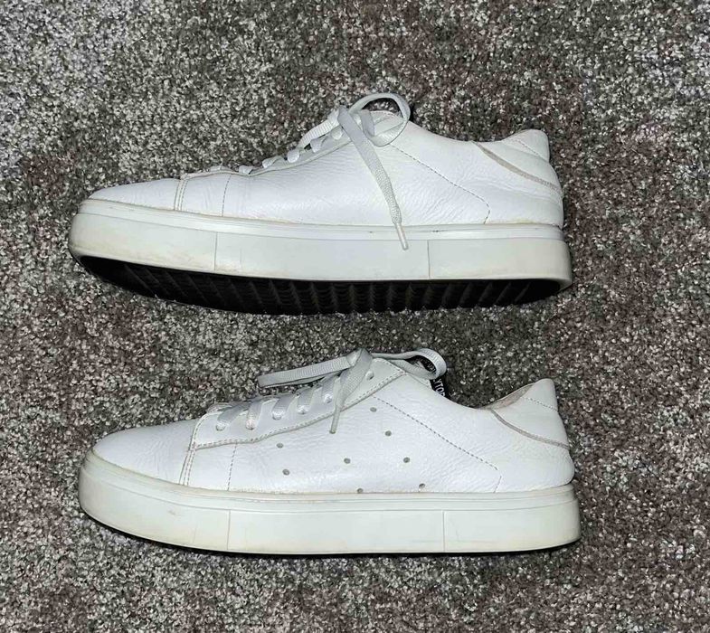 Базові кеди білого кольору, р.37
Матеріал всередині та зовні натуральн