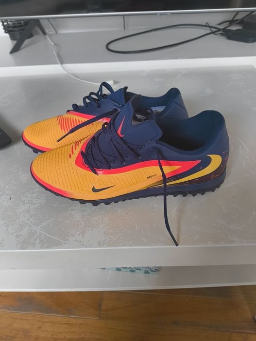 Chuteira Nike Phantom 6 Low Academy Turf EH