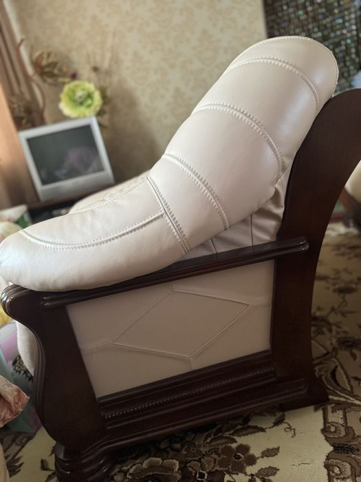 Продам шкіряний диван
