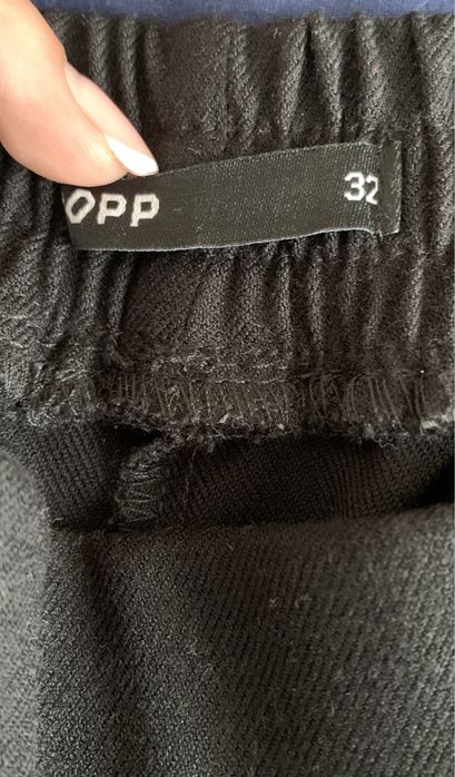 Брюки чорні класичні від cropp