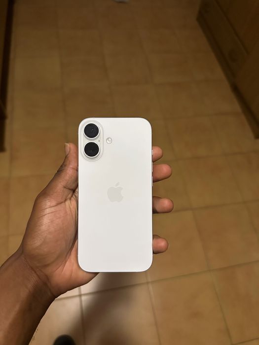 iPhone 16 Normal