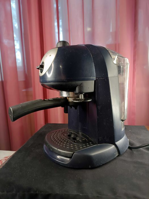 Продам кофеварку рожковую Delonghi EC 190CD
