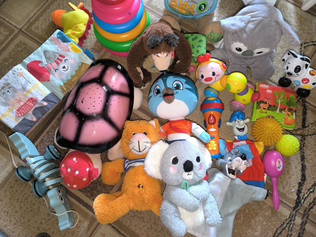 Игрушки набором продам