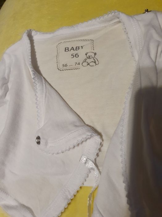 Kaftanik biały zapinany za zatrzaski