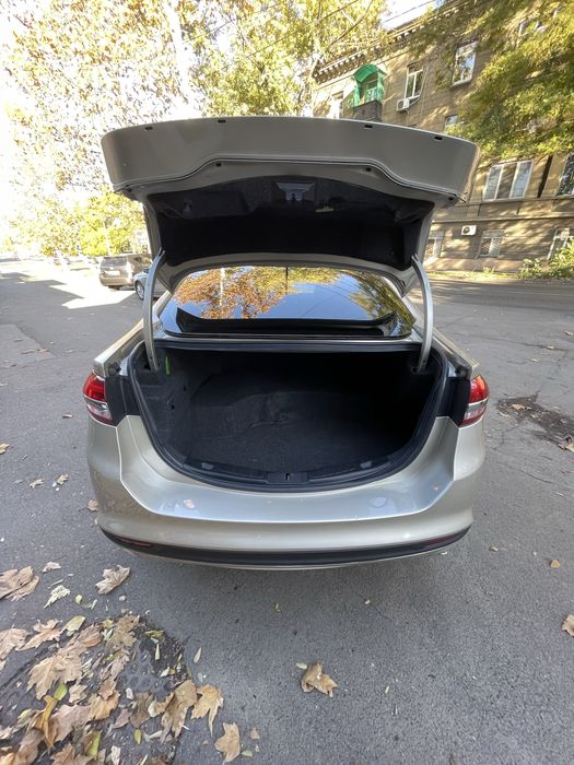 Ford Fusion Hybrid в аренду. RedRent.