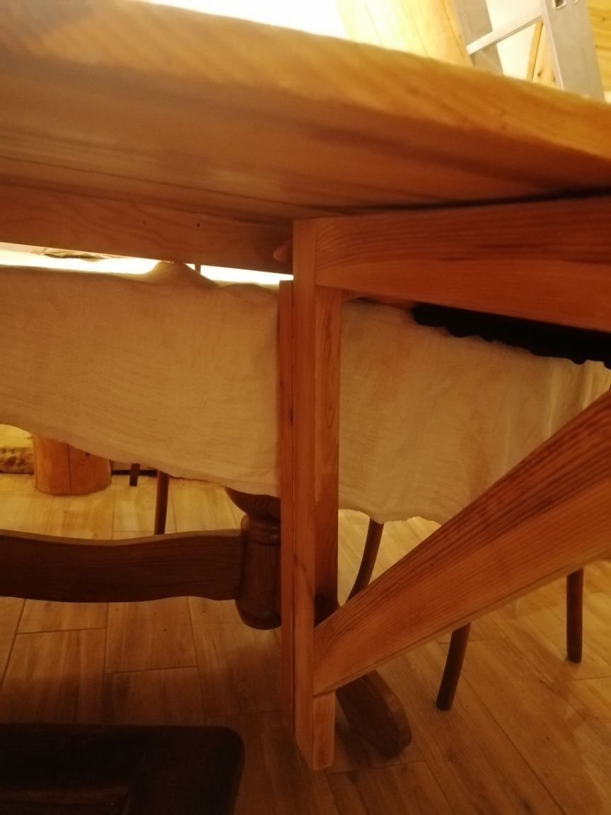 Stolik składany wykonany z drewna sosnowego