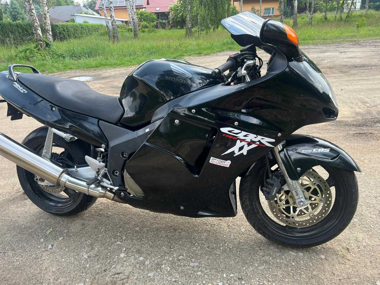 Na części Honda CBR 1100 XX SC35 PGM F1 z 1999 roku