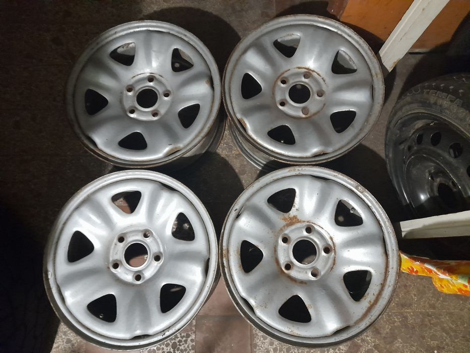 Чехлы Волга 31105 газ 31029 запчасти диски запаска рем вставка дверей