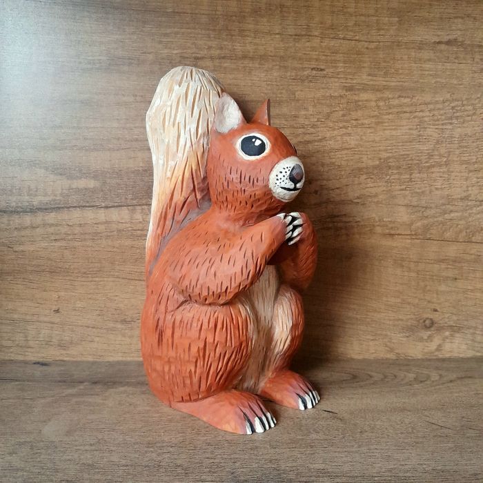 Rzeźba wiewiórki z drewna | Drewniana słodka figurka | Rękodzieło