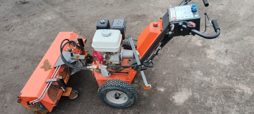 Zamiatarka uliczna hydrauliczna marki karsten 21 rok