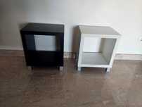 Móveis de apoio 1 branco e 1 preto