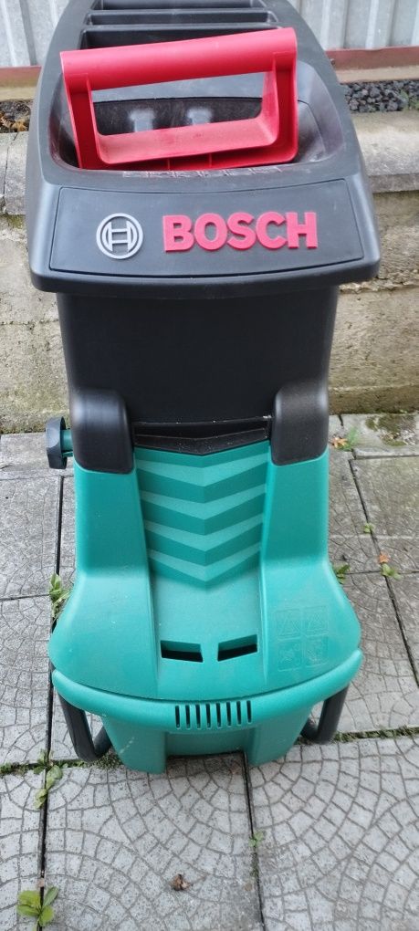 Садовий подрібнювач Bosch AXT 25 D